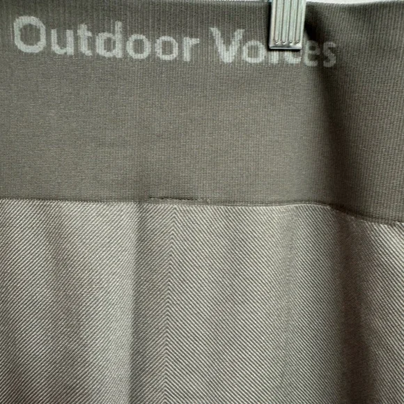 Outdoor Voices Seamless Smooth 7/8 Legging Graphite/Dove S - Picture 8 of 9